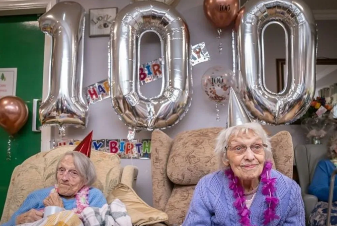 Gemelos idénticos celebran juntos su centenario en Inglaterra