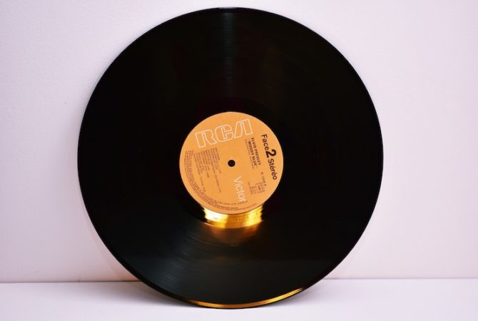 Una empresa convierte las cenizas de los muertos en discos de vinilo